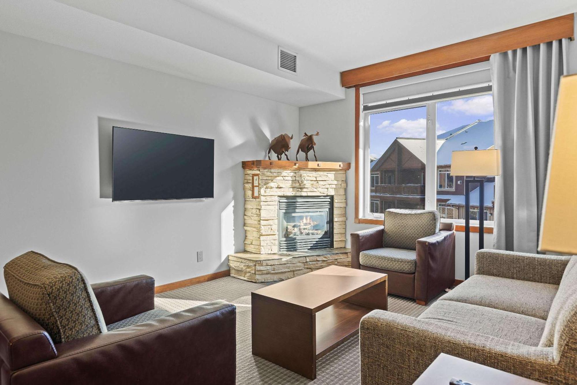 Falcon Crest Sunrise Retreat Canmore