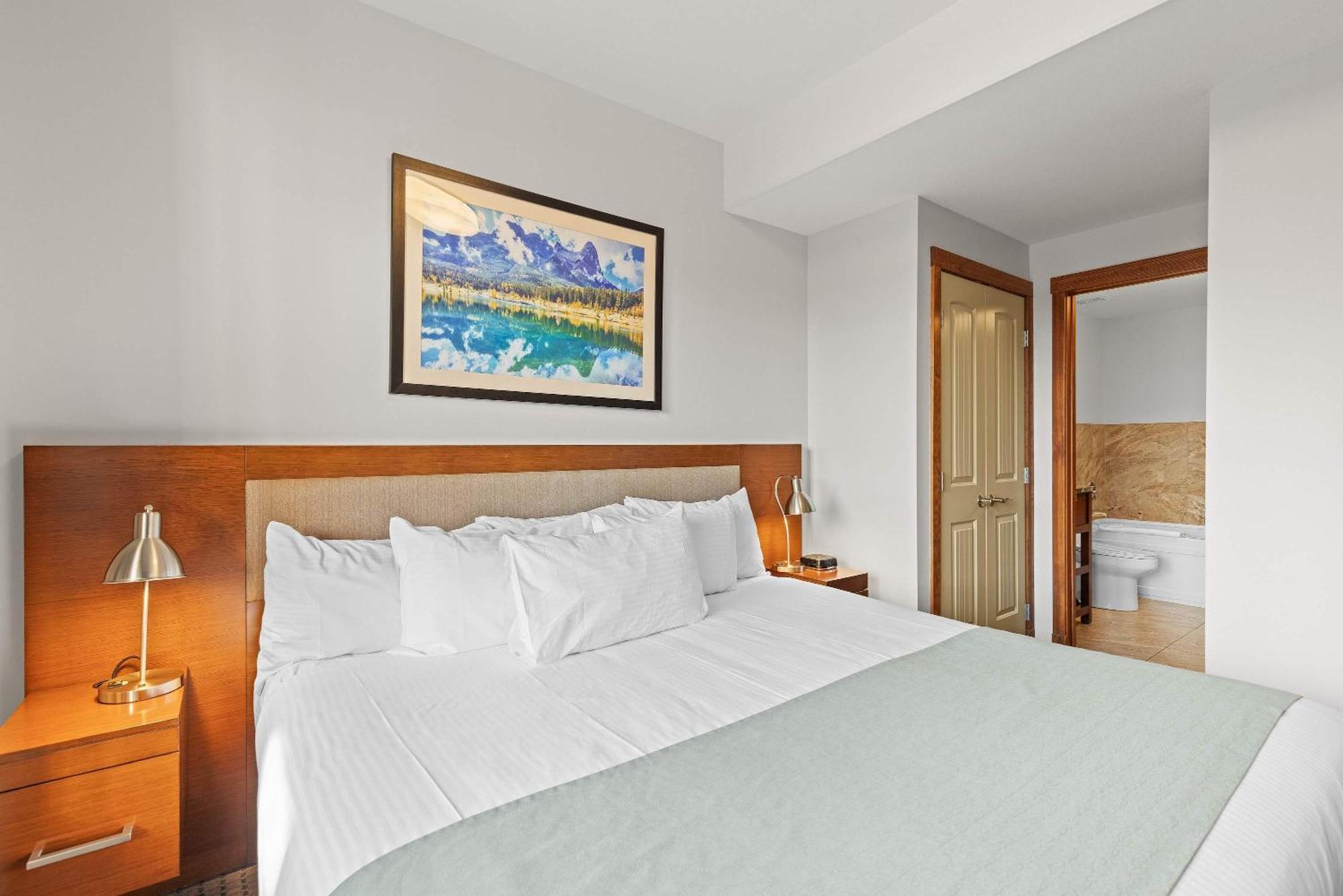 Falcon Crest Sunrise Retreat * Canmore