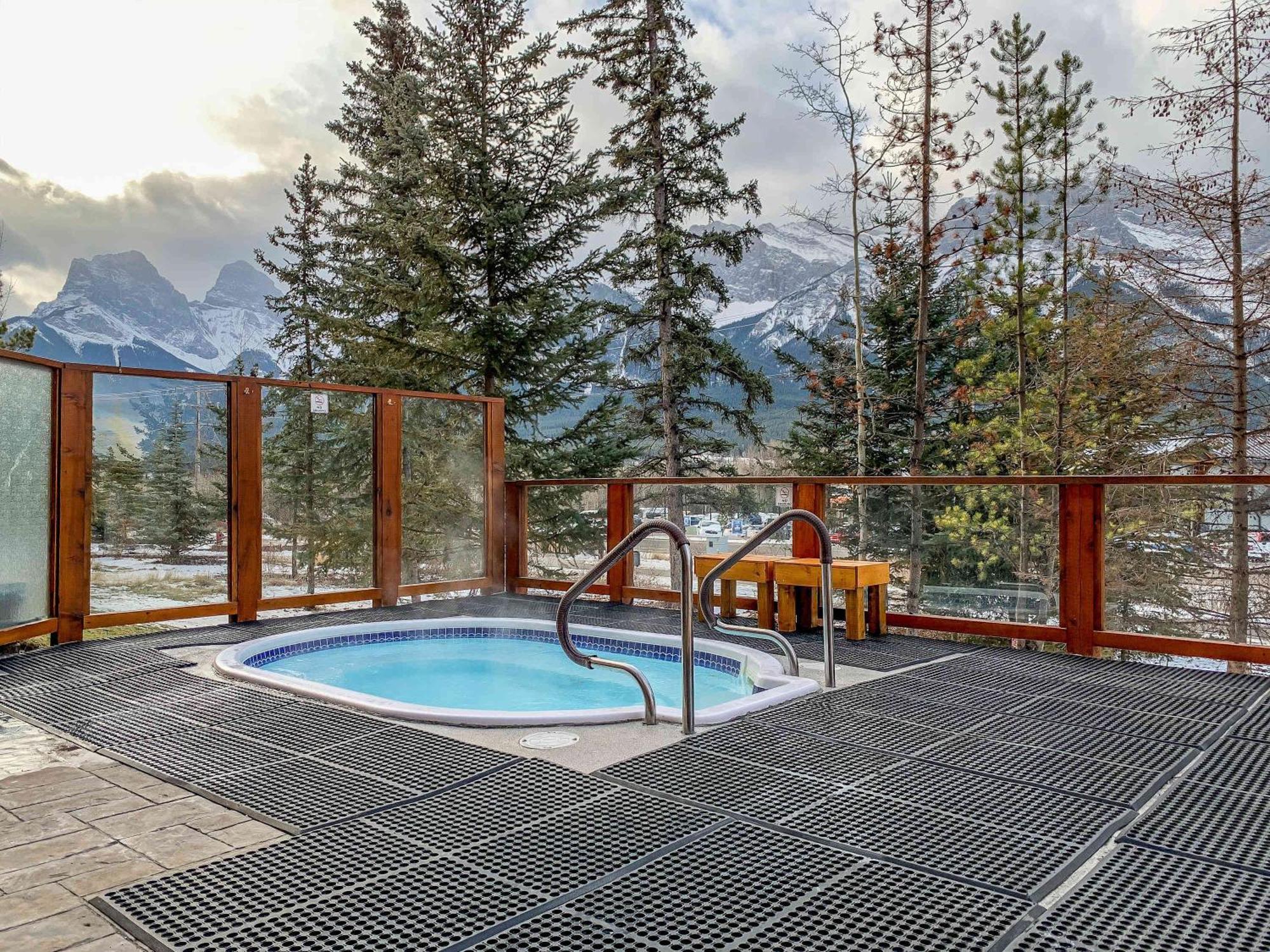 Falcon Crest Sunrise Retreat *